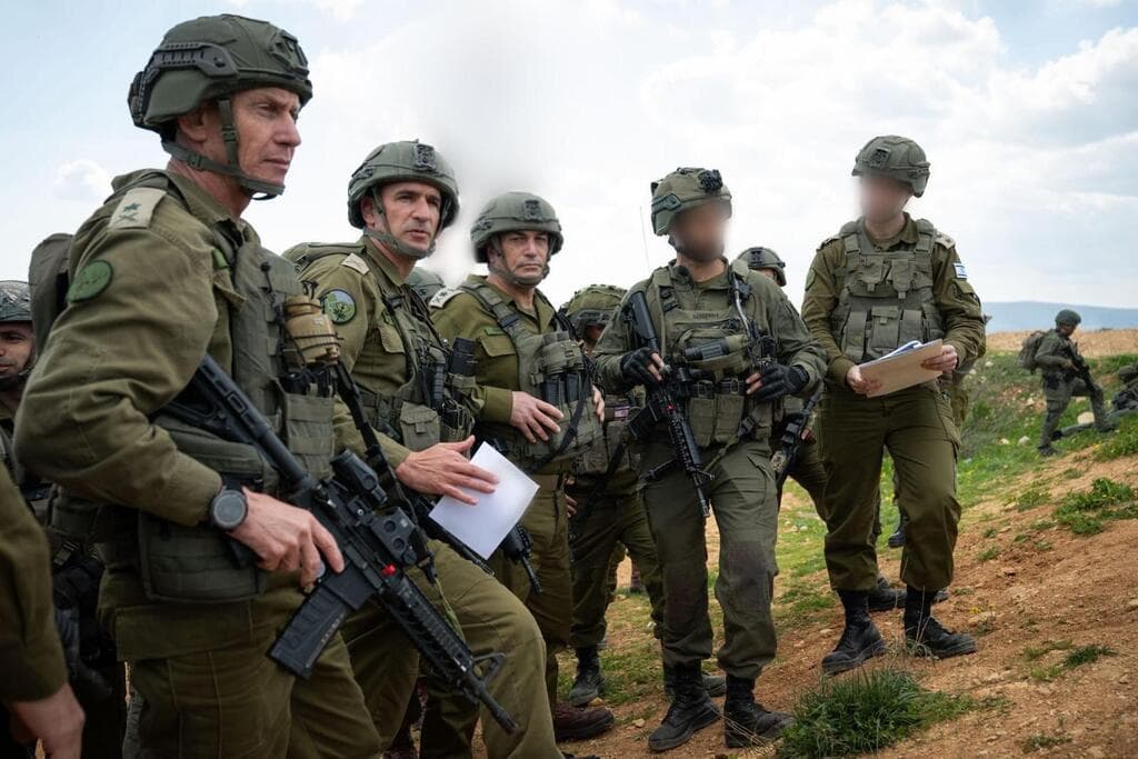 הרמטכ״ל, רב-אלוף אייל זמיר, בהערכת מצב בפיקוד הצפון