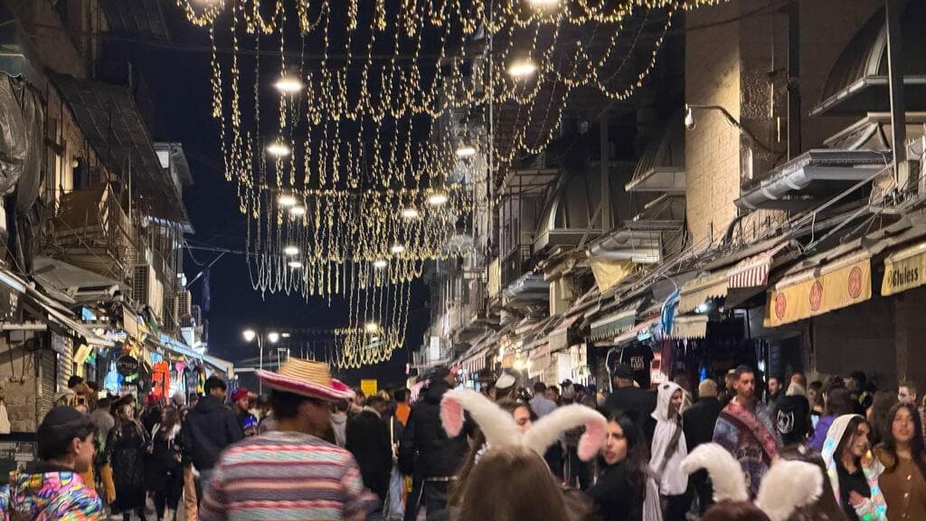 שוק מחנה יהודה בזמן האזעקה