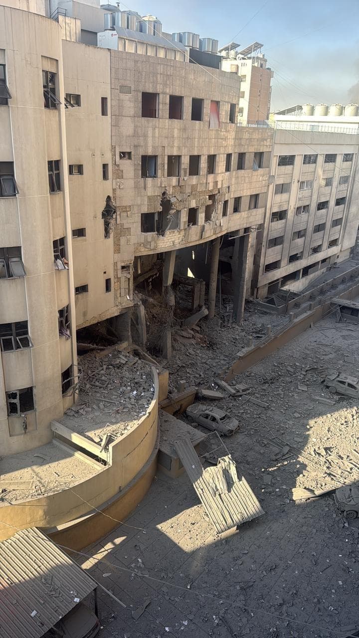 <div style="direction: ltr;"></div>תיעוד מבנה רדיו "א-נור", ששייך לחיזבאללה, שנטען שהותקף ע"י ישראל
ההריסות בדאחייה