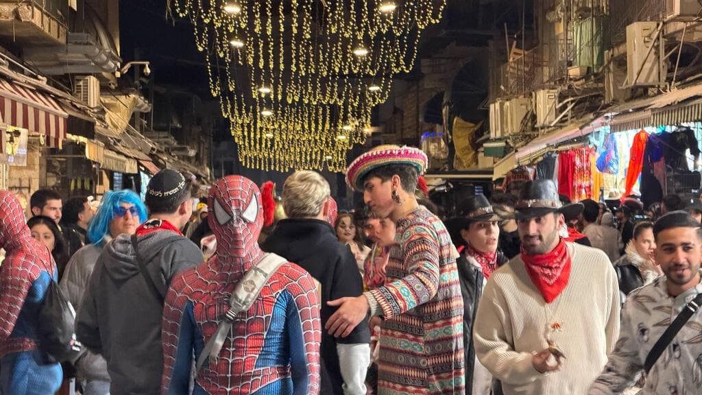 שוק מחנה יהודה בזמן האזעקה