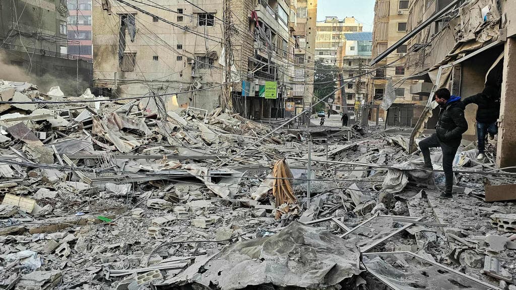 תיעוד ההרס בדאחייה, הבוקר (צילום: AFP) התקיפות בדאחייה