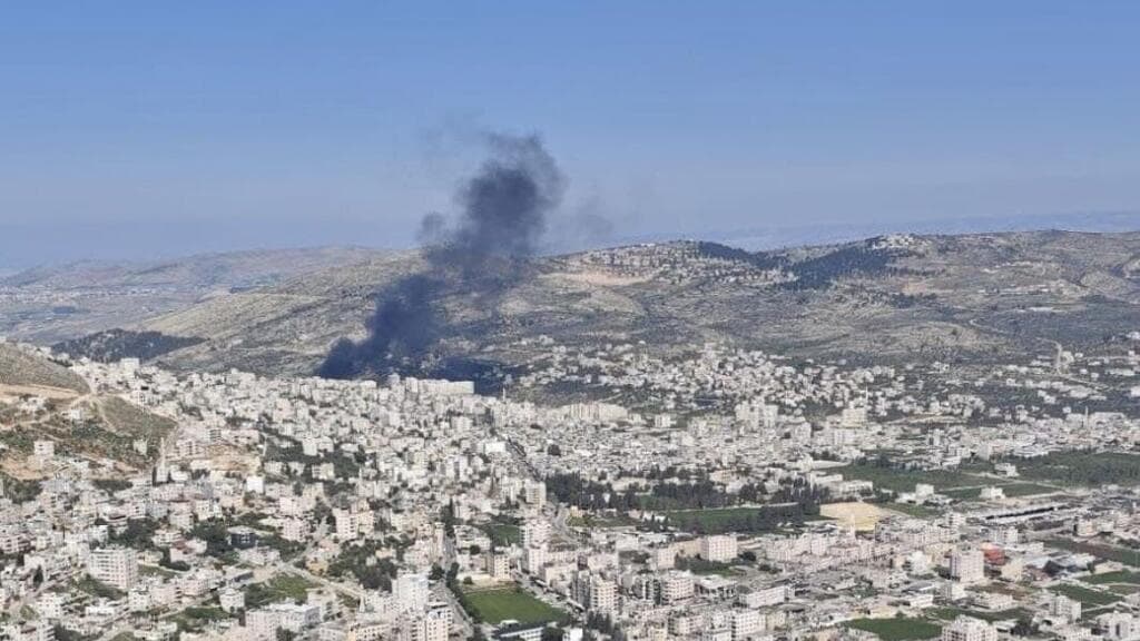 צילום: לפי שעיף 27א לחוק זכויות יוצרים נפילת רסיסים בשכם