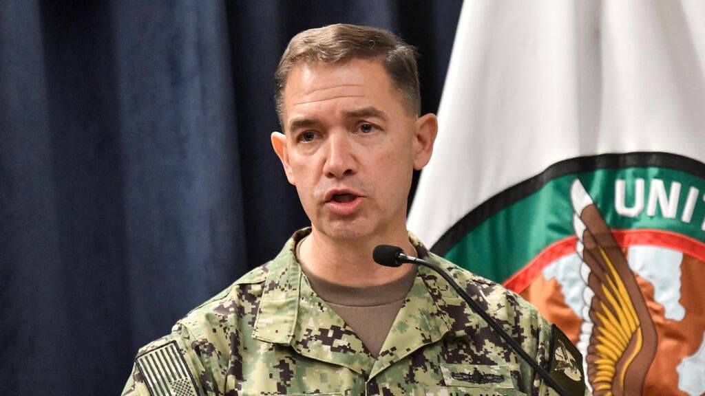 אדמירל בראד קופר (צילום: Octavio Jones/AFP) אדמירל בראד קופר, מפקד פיקוד המרכז של צבא ארצות הברית