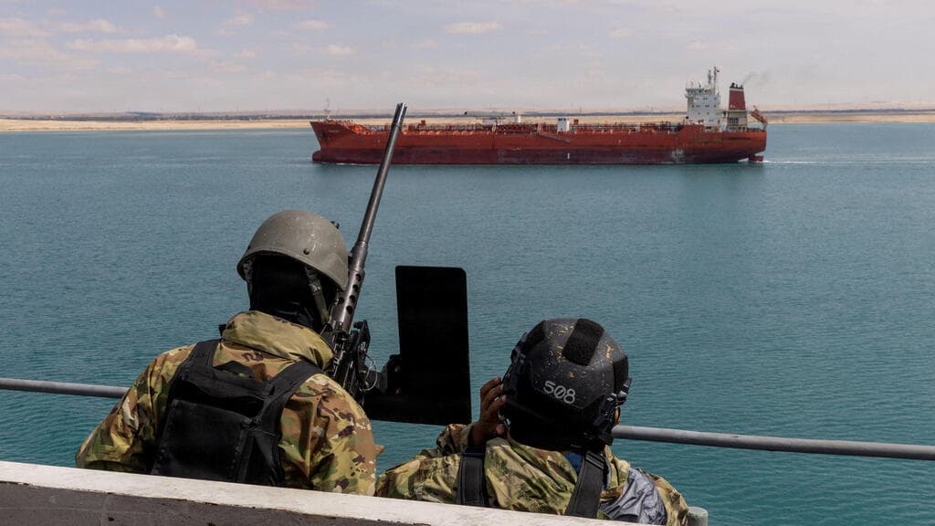 נושאת המטוסים ג'רלד פורד עזבה את הים התיכון, ועברה דרך תעלת סואץ