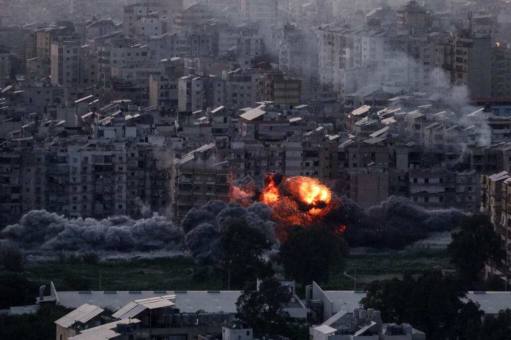 תקיפות בדאחייה ביירות