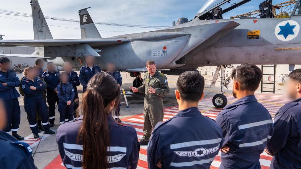 מפקד חיל האוויר בבסיס תל נוף