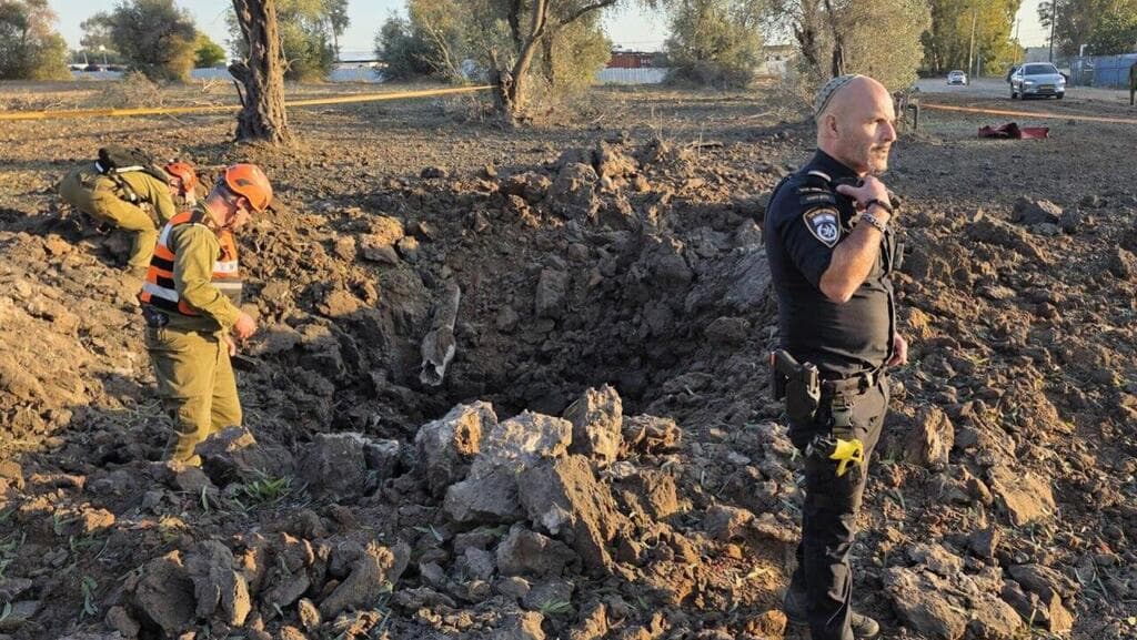 זירת הנפילה במרכז (צילום: דוברות המשטרה ) זירת הנפילה במרכז