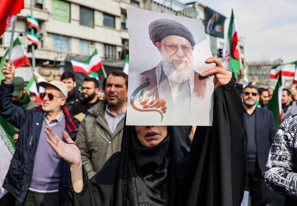 צילום: Majid Asgaripour/WANA (West Asia News Agency) via REUTERS עצרת תמיכה במנהיג העליון החדש, מוג'תבא חמינאי