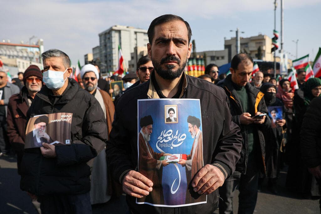 צילום: Majid Asgaripour/WANA (West Asia News Agency) via REUTERS עצרת תמיכה במנהיג העליון החדש, מוג'תבא חמינאי