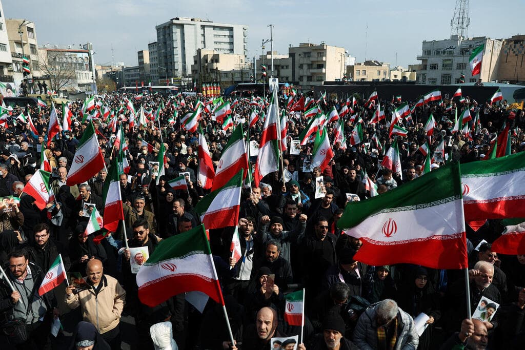 צילום: Majid Asgaripour/WANA (West Asia News Agency) via REUTERS עצרת תמיכה במנהיג העליון החדש, מוג'תבא חמינאי