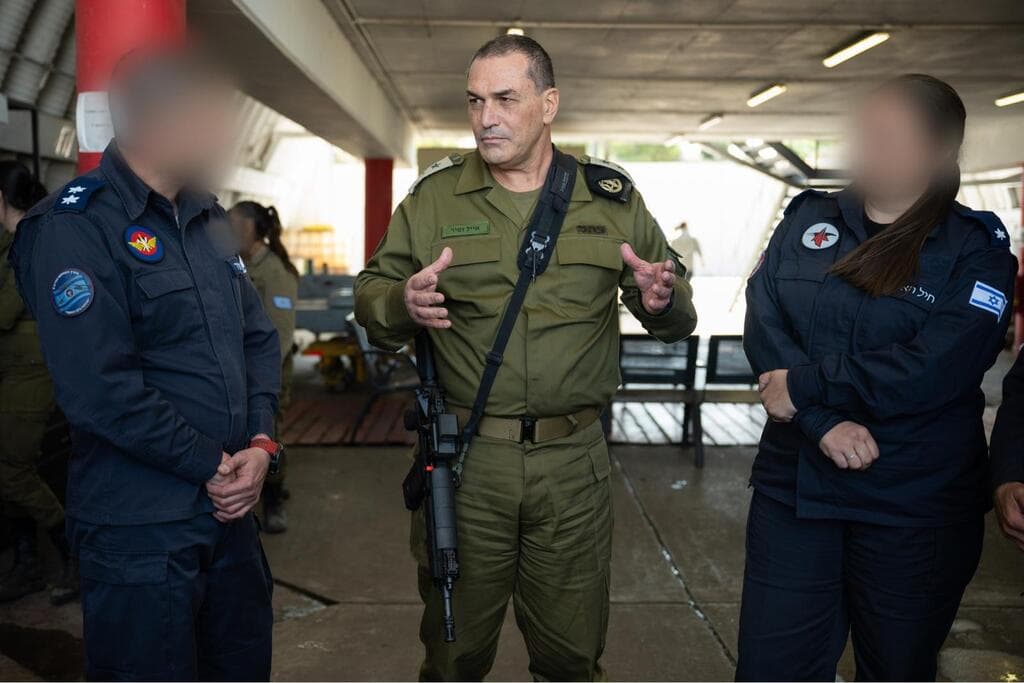 הרמטכ״ל לטכנאים בבסיס תל נוף: ״המכונה האופרטיבית הזאת של חיל האוויר לא יכולה לעצור, היא צריכה לעבוד כל הזמן - אני בטוח בחיל האוויר, אני בטוח בצה״ל, שידע לנוע קדימה בעוצמה גדולה״