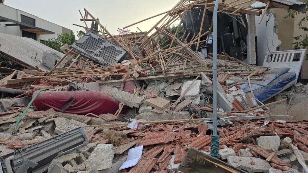 פגיעה ישירה בנס ציונה