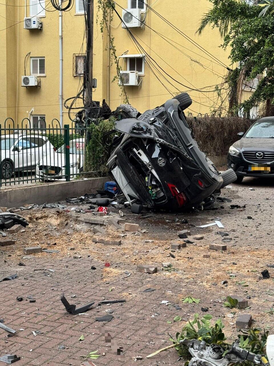 אחת מזירות הנפילה בראשון לציון (צילום: כבאות והצלה לישראל) אחת מזירות הנפילה בראשון