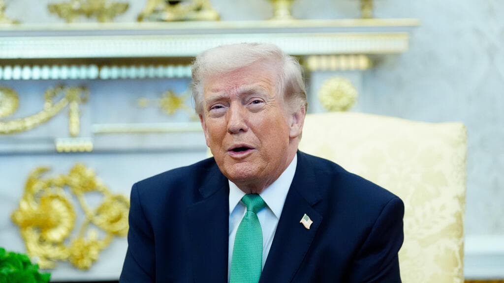 טראמפ נפגש עם הנשיא האירי בחדר הסגלגל