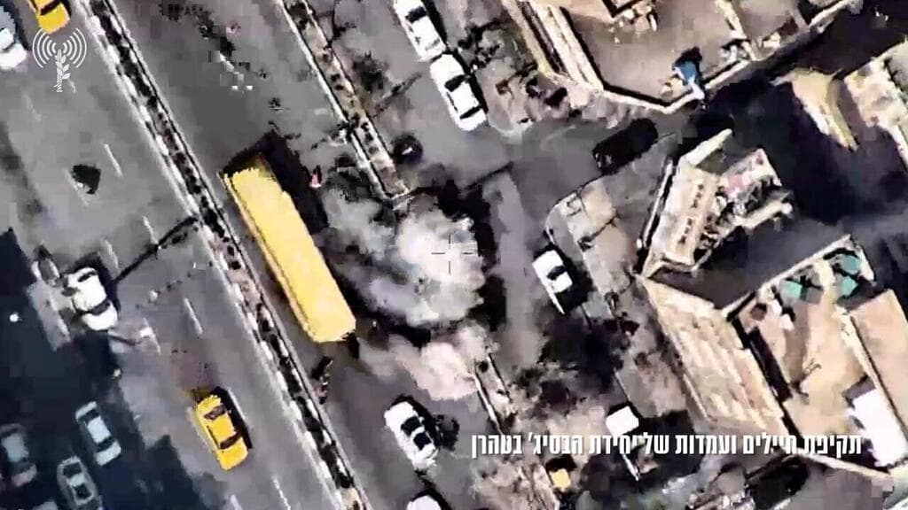 צילום: דובר צה"ל חיל האוויר תוקף חיילים של יחידת הבסיג'