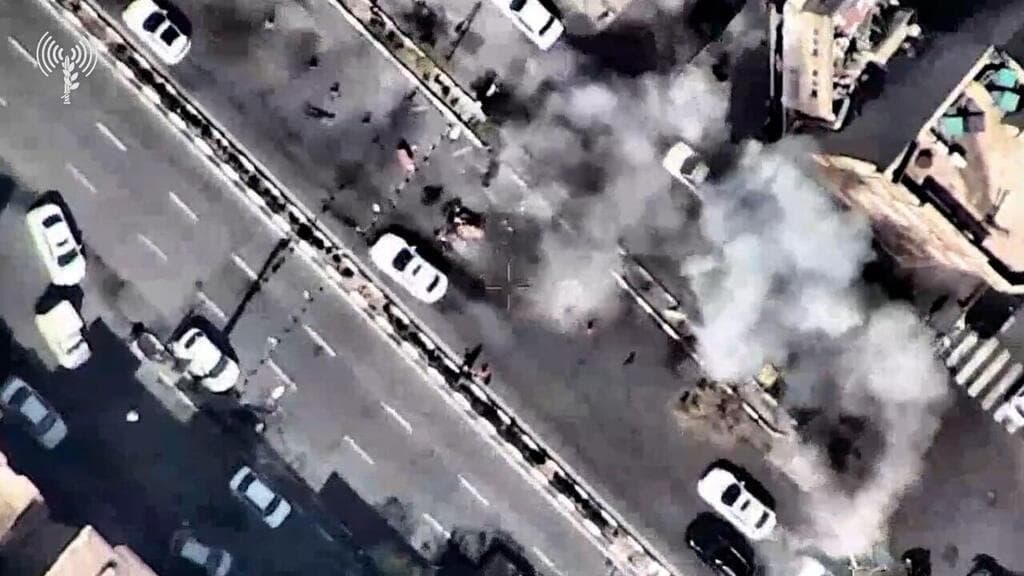 צה"ל תוקף עמדות של הבסיג' (צילום: דובר צה"ל) חיל האוויר תוקף חיילים של יחידת הבסיג'