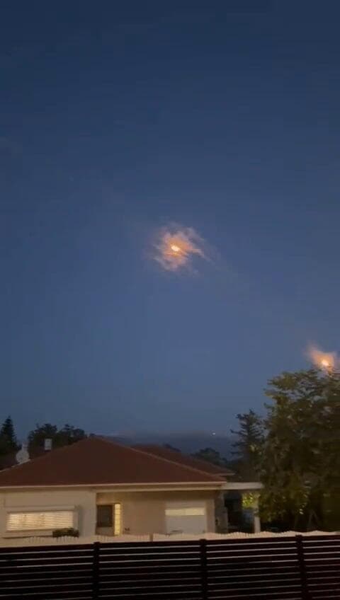 יציאת מיירטים מקריית שמונה לעבר לבנון (צילום: לפי סעיף 27 א' חוק זכויות יוצרים) יציאת מיירטים מקריית שמונה לעבר לבנון