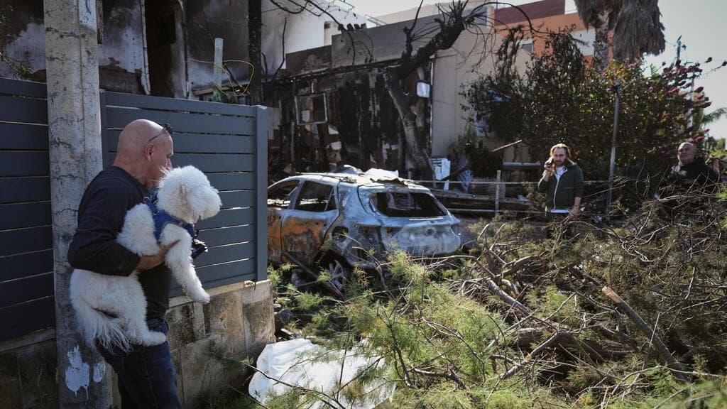 צילום: AP Photo/Ariel Schalit בית שנפגע אתמול 16.3.26 מרקטה