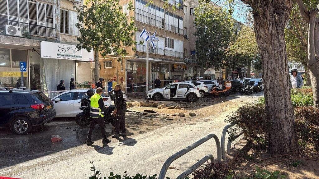 צילום: מאיר תורג'מן פגיעה ישירה בחולון