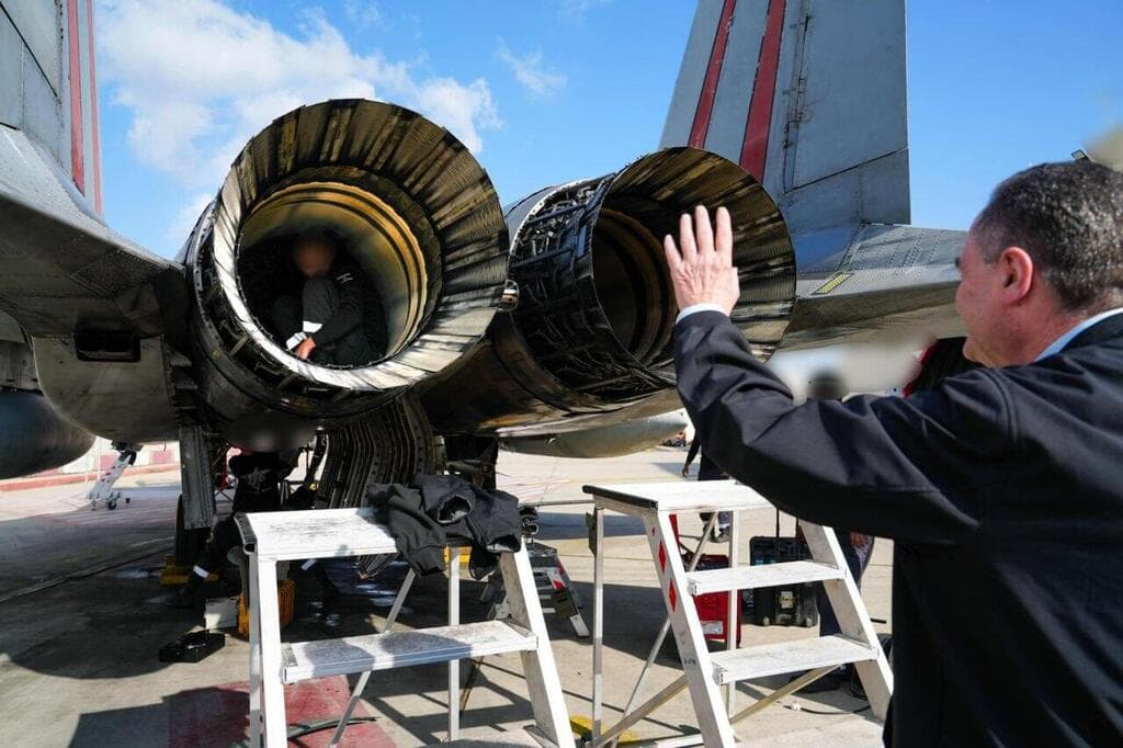 שר הביטחון ישראל כ"ץ בביקור בסיס תל נוף (צילום: אריאל חרמוני, משרד הביטחון) שר הביטחון ישראל כ"ץ בביקור בסיס תל נוף