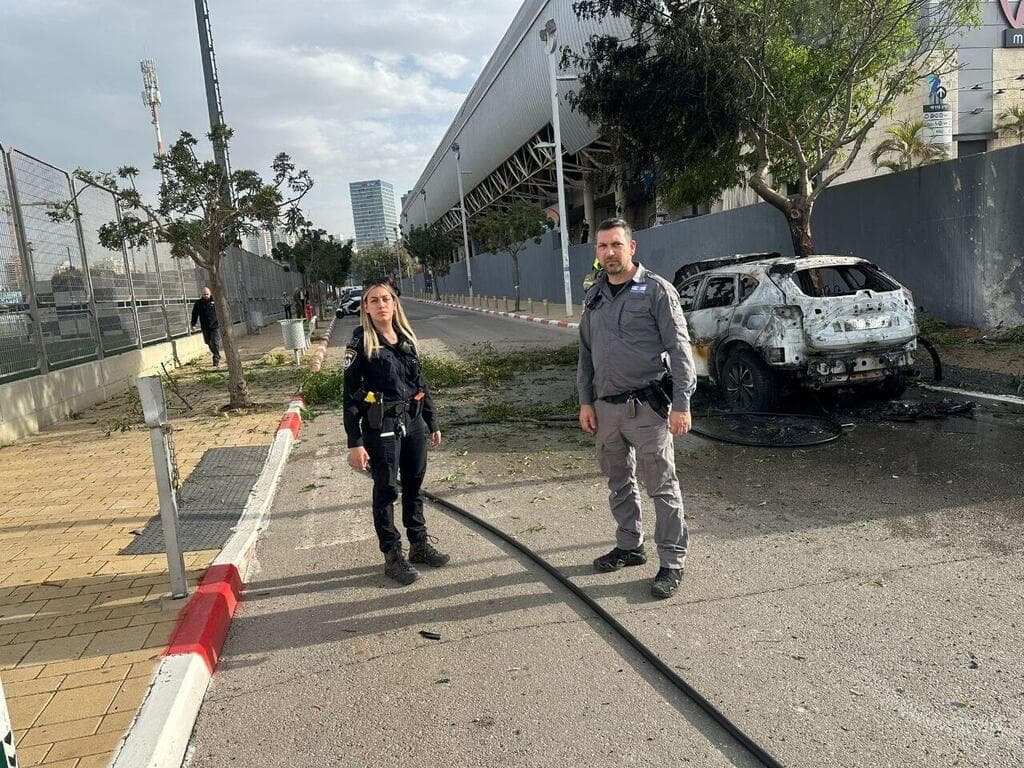 אחת מזירות הנפילה במרכז