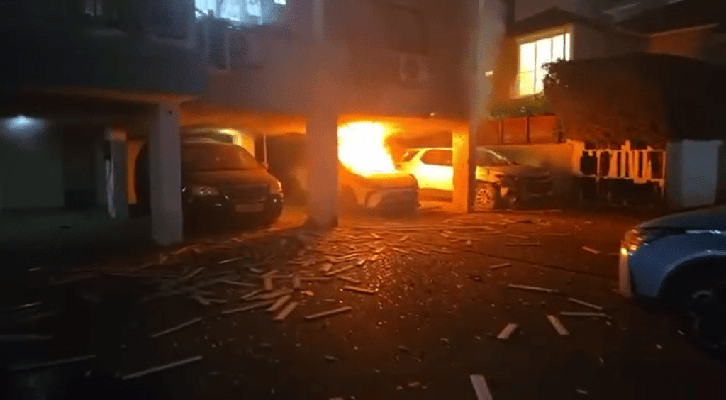 הזירה ברמת גן (צילום: מד"א) הזירה ברמת גן