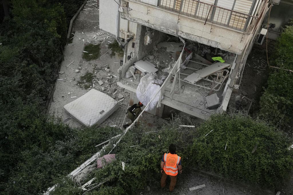 פגיעה בבניין במרכז