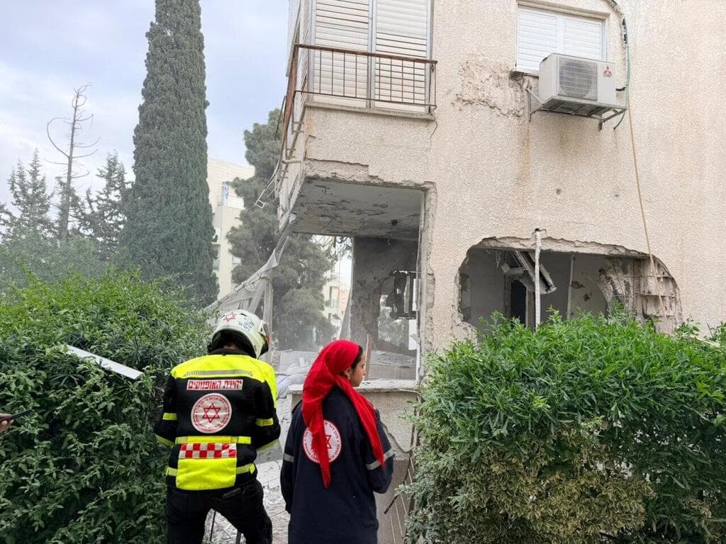 פגיעה בבניין במרכז