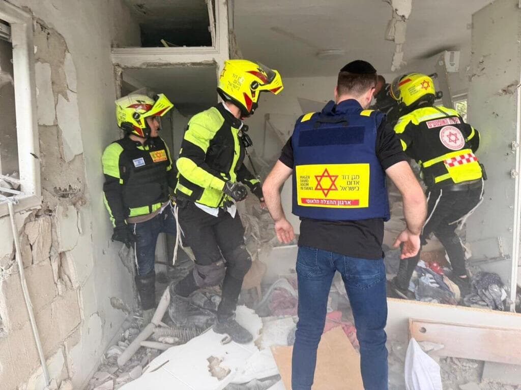 פגיעה בבניין במרכז