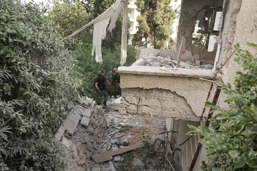 פגיעה בבניין במרכז