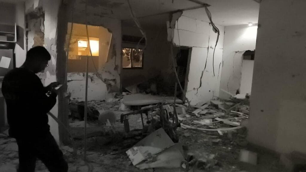 בית שנפגע באזור לכיש