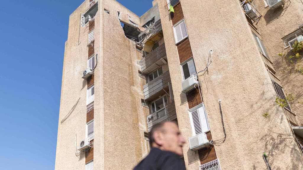 נזק לדירה בתל אביב מאחת הנפילות