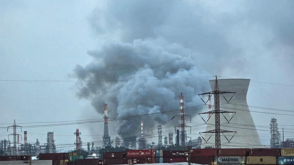 נפילה בבית זיקוק