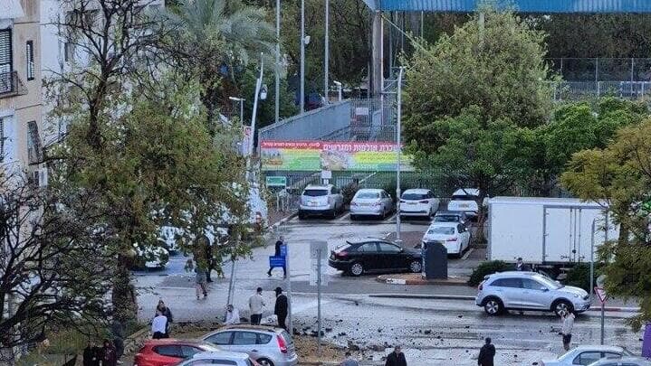 נפילת רסיס בחולון