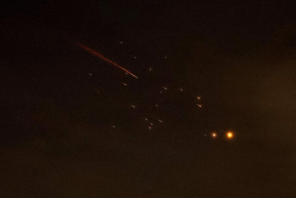 טיל מתפצל איראני בשמי מרכז הארץ