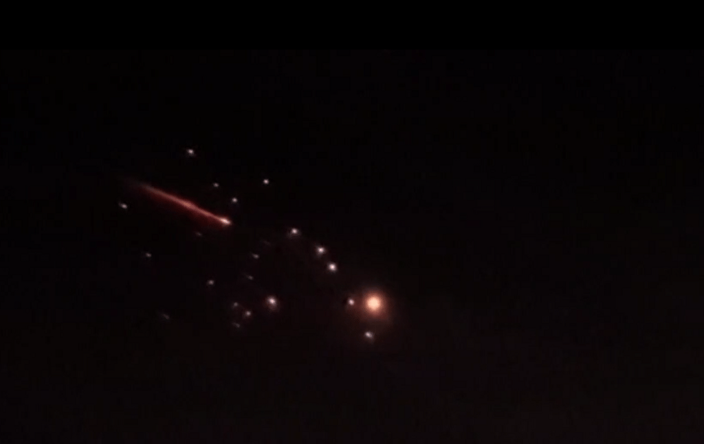 טיל מתפצל בשמי הארץ