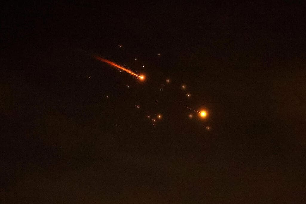 טיל מתפצל איראני בשמי מרכז הארץ