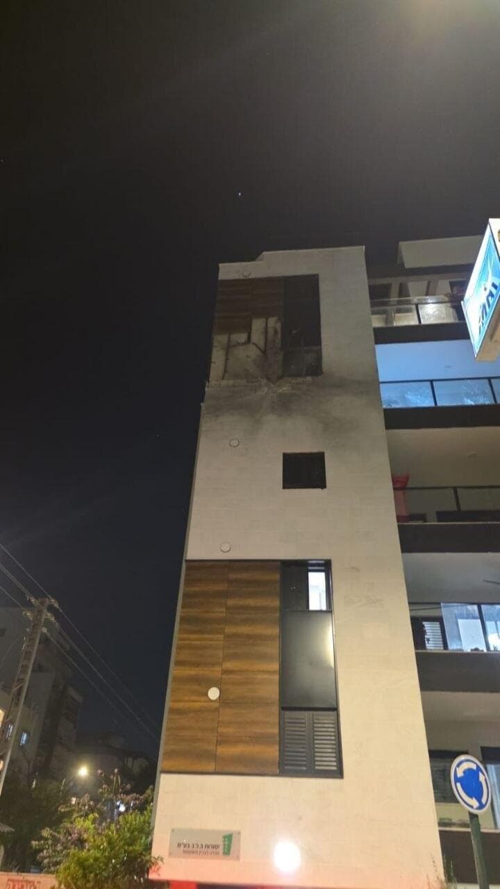 פגיעה במבנה בפתח תקווה