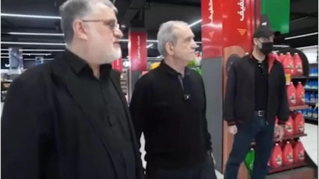 הנשיא מסעוד פזשכיאן מבקר בסופר באיראן