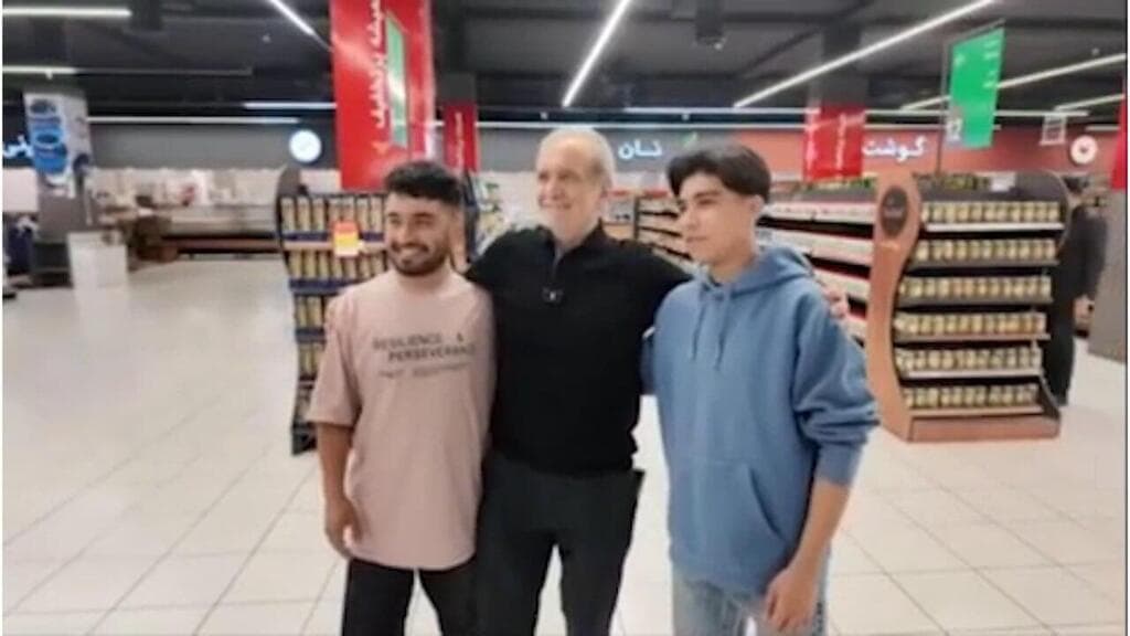 הנשיא מסעוד פזשכיאן מבקר בסופר באיראן הנשיא מסעוד פזשכיאן מבקר בסופר באיראן