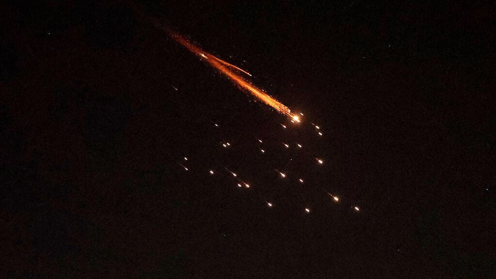 צילום: Jack Guez/AFP טיל מתפצל ששוגר מאיראן בשמי מרכז הארץ