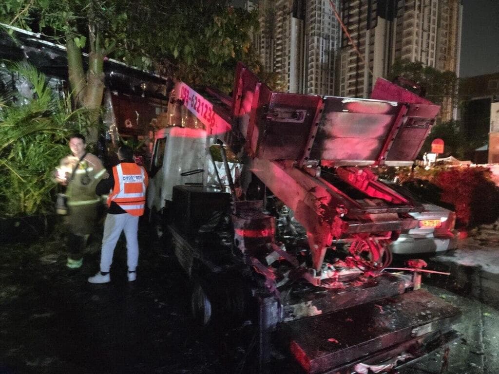 צילום: כבאות והצלה זירת פגיעה ברמת גן