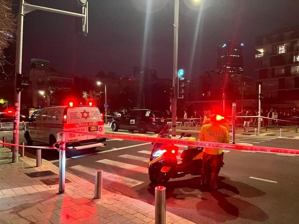 זירת הנפילה בתל אביב (צילום: תיעוד מבצעי מד"א) זירת הנפילה בתל אביב