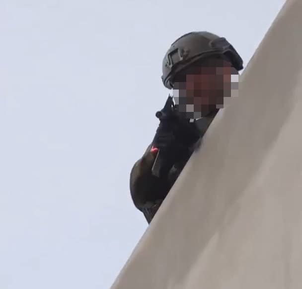 מתוך התיעוד שפרסמה CNN (צילום: מתוך X) תיעוד מתקיפת הפלסטינים בכפר תיאסיר