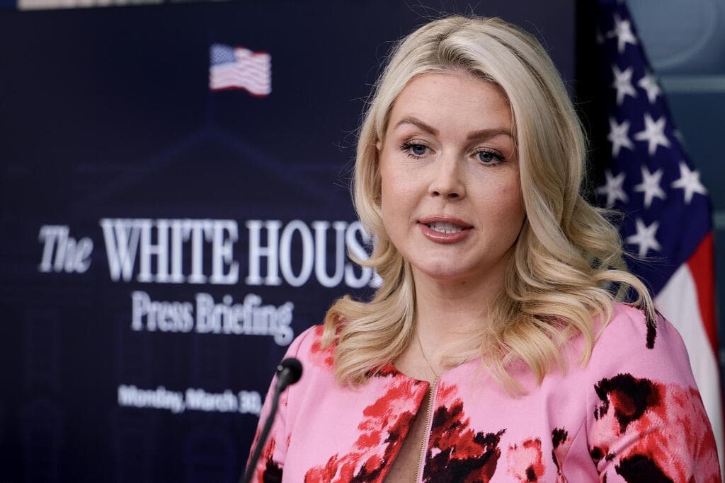 דוברת הבית הלבן קרוליין לוויט בעדכון לתקשורת על המבצע באיראן