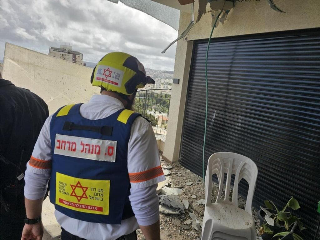 קריית אתא ( צילום: תיעוד מבצעי מד"א) פגיעה בחיפה