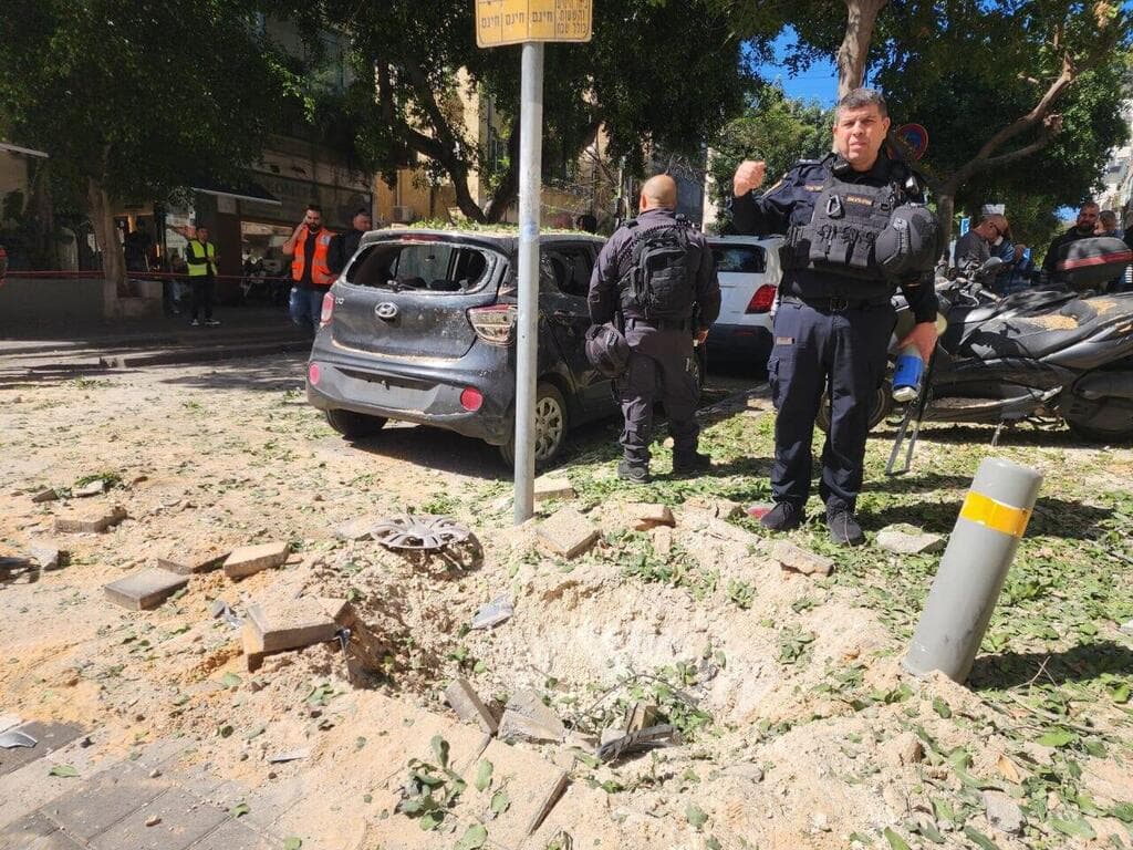 הרס בתל אביב כתוצאה מנפילת רסיס