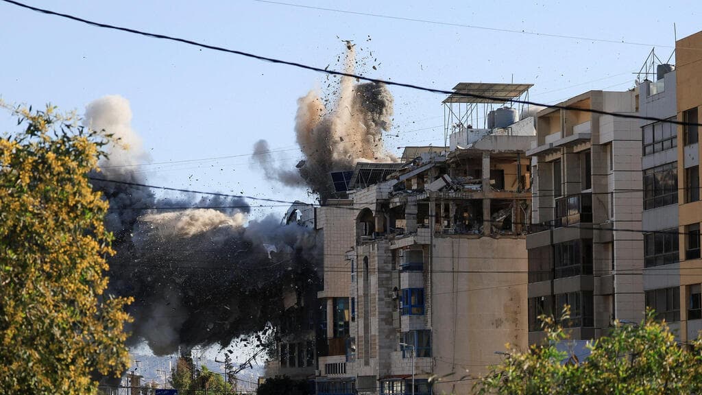 צילום: REUTERS/Mohamed Azakir תקיפות צה"ל בלבנון