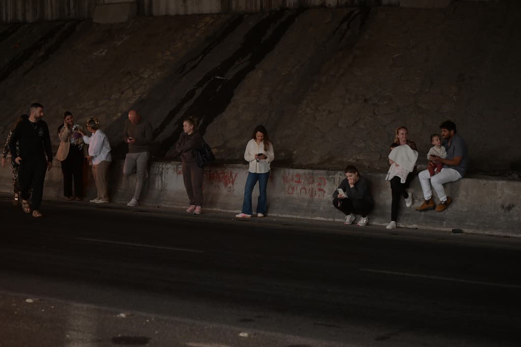 צילום: יובל חן פקקים בכבישי איילון בערב חג הפסח בעקבות שיגור מאיראן