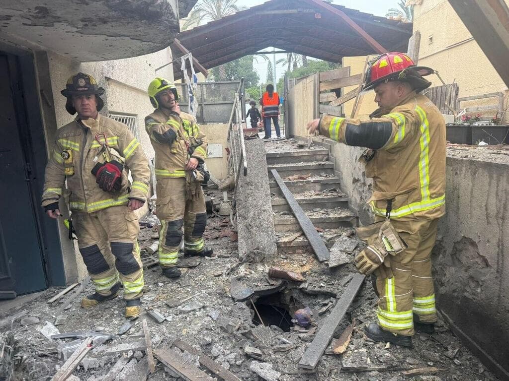 זירה בראש העין (צילום: דוברות כבאות והצלה) נפילות בראש העין ופתח תקווה
